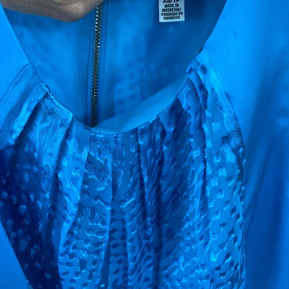 Turquoise Satin Top with SEXY back zipper, Lined, great condition - Picture 7 of 7